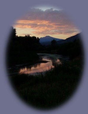 mt thielsen peaking over diamond lake near crater lake national park and gathering light ... a retreat in the forest on the river. travel to gathering light on the wild and scenic umpqua river in oregon - the wild and scenic umpqua river in the umpqua national forest in the cascade mountains of oregon. hiking trails, fishing, salmon, steelhead, waterfalls, swimming, camping, picnicking on the river and at toketee and lemolo lakes, hiking the umpqua river trail from swiftwater falls to maidu lake at the source. drive a beautiful route to crater lake national park along the umpqua river in oregon.