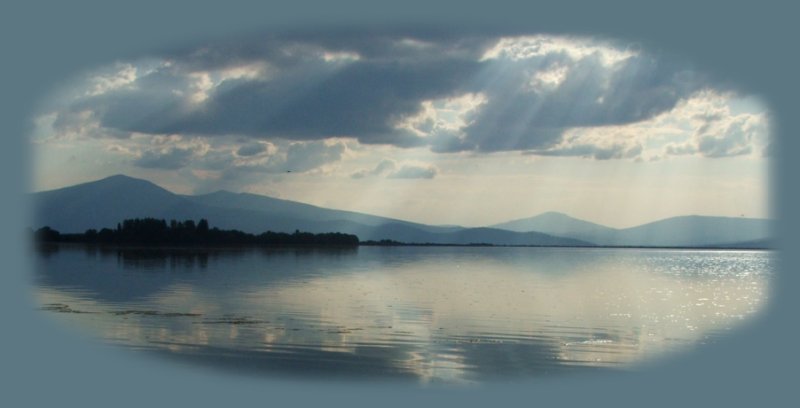 wood river wetlands, one of many birding trails in klamath basin in southern oregon not far from crater lake national park.