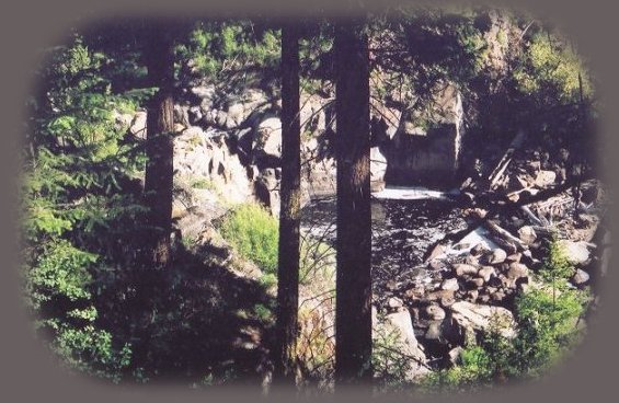 the williamson river gorge in klamath basin, southern oregon near crater lake national park.